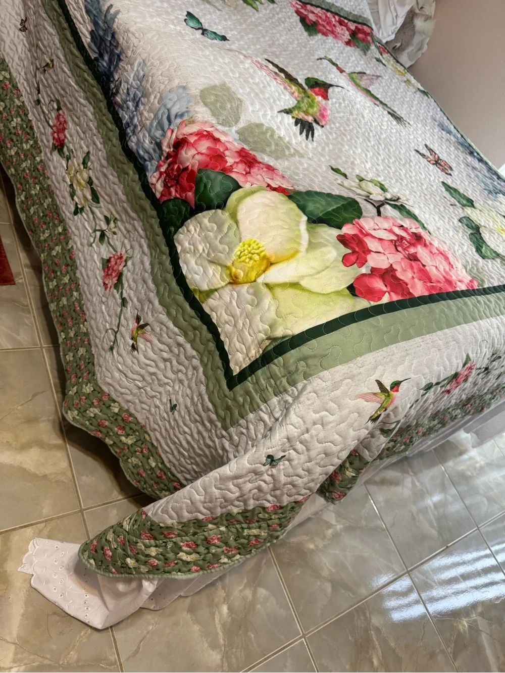 Collections Etc. Hummingbird Floral Quilt Scalloped Edge Eyelet Ruffle Hem King